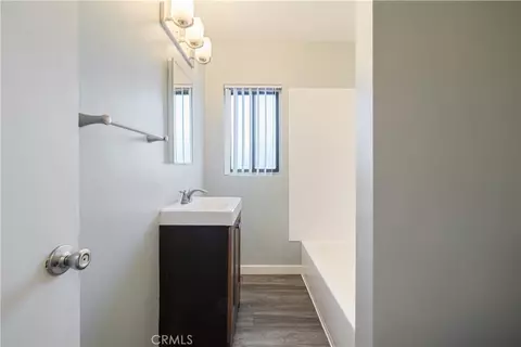 Bath - 1056 E 6th St, Long Beach, CA 90802 photo 1 of 2