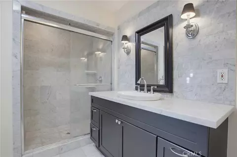 Bath - 1401 E 3rd St #16, Long Beach, CA 90802 photo 3 of 3