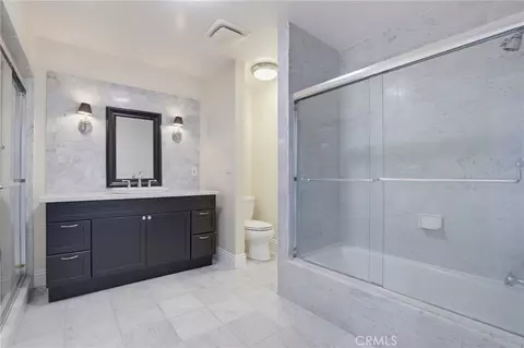 Bath - 1401 E 3rd St #16, Long Beach, CA 90802 photo 2 of 3