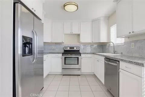 Kitchen - 1401 E 3rd St #16, Long Beach, CA 90802 photo 1 of 3