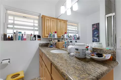 Bath - 240 Hampton Dr, Venice, CA 90291 photo 7 of 10