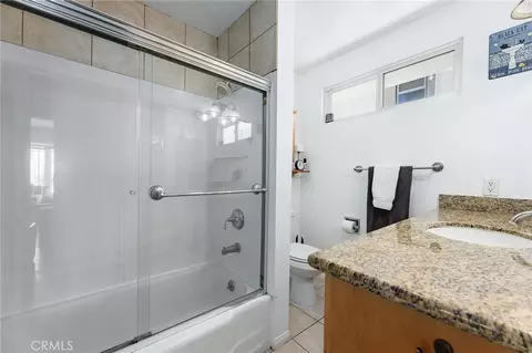 Bath - 240 Hampton Dr, Venice, CA 90291 photo 4 of 10