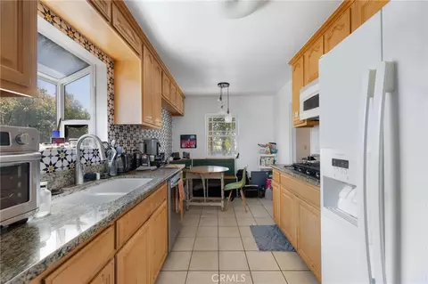 Kitchen - 240 Hampton Dr, Venice, CA 90291 photo 5 of 7