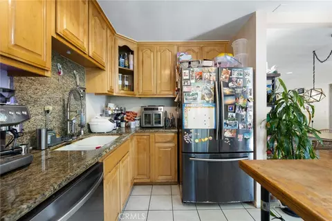 Kitchen - 240 Hampton Dr, Venice, CA 90291 photo 7 of 7