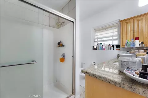 Bath - 240 Hampton Dr, Venice, CA 90291 photo 6 of 10
