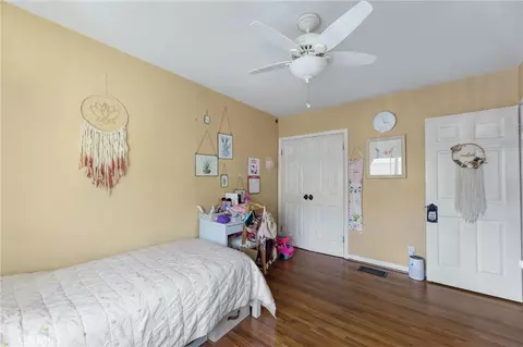 Bedroom - 240 Hampton Dr, Venice, CA 90291 photo 9 of 9