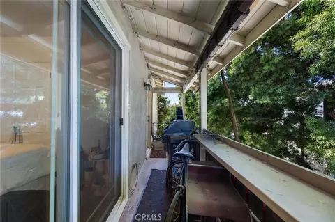 Exterior - 240 Hampton Dr, Venice, CA 90291 photo 7 of 12
