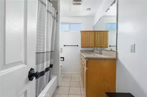 Bath - 240 Hampton Dr, Venice, CA 90291 photo 9 of 10