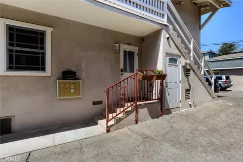 Exterior - 240 Hampton Dr, Venice, CA 90291 photo 9 of 12