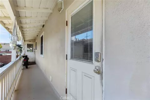 Exterior - 240 Hampton Dr, Venice, CA 90291 photo 10 of 12