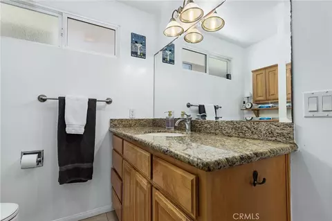 Bath - 240 Hampton Dr, Venice, CA 90291 photo 5 of 10