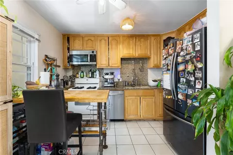 Kitchen - 240 Hampton Dr, Venice, CA 90291 photo 6 of 7
