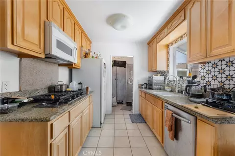 Kitchen - 240 Hampton Dr, Venice, CA 90291 photo 4 of 7