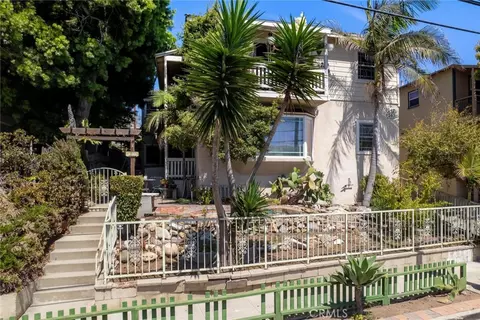 Exterior - 240 Hampton Dr, Venice, CA 90291 photo 2 of 12