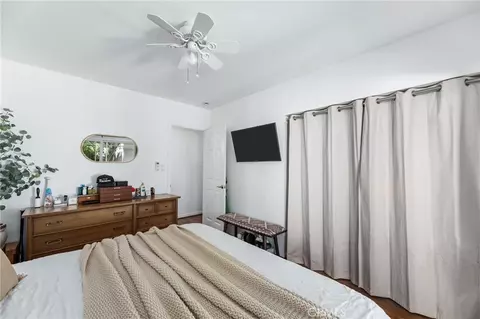 Bedroom - 240 Hampton Dr, Venice, CA 90291 photo 5 of 9