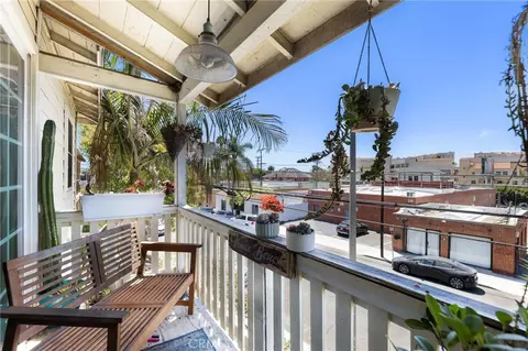 Exterior - 240 Hampton Dr, Venice, CA 90291 photo 6 of 12