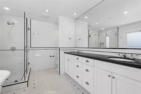 Bath - 413 Emerald St, Redondo Beach, CA 90277 photo 4 of 7