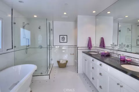 Bath - 413 Emerald St, Redondo Beach, CA 90277 photo 1 of 7