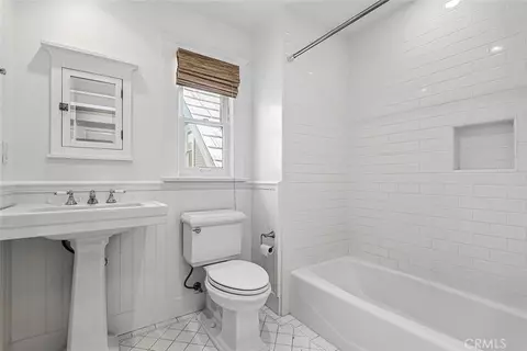 Bath - 413 Emerald St, Redondo Beach, CA 90277 photo 2 of 7