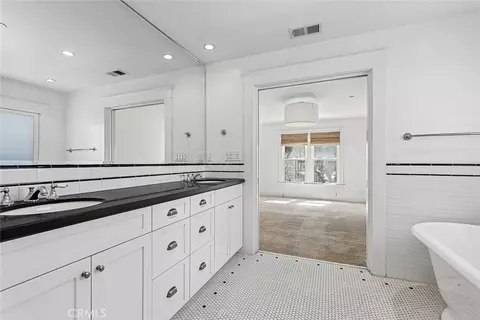 Bath - 413 Emerald St, Redondo Beach, CA 90277 photo 7 of 7