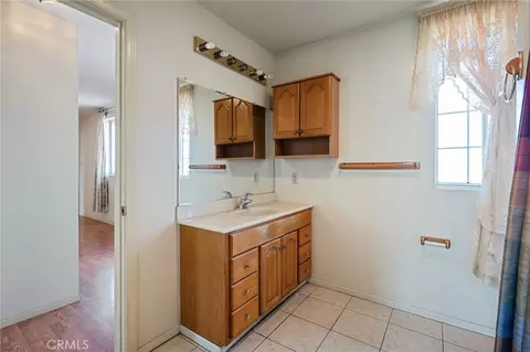 Bath - 24436 Panama Ave, Carson, CA 90745 photo 4 of 5