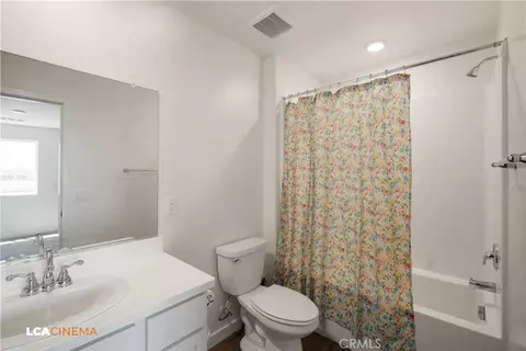Bath - 1807 Keepsake Ct, Bakersfield, CA 93307 photo 3 of 5
