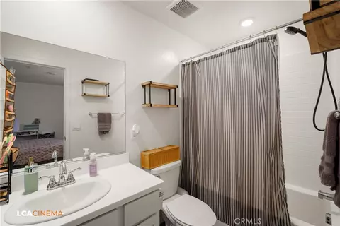 Bath - 1807 Keepsake Ct, Bakersfield, CA 93307 photo 4 of 5