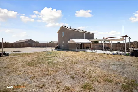 Exterior - 1807 Keepsake Ct, Bakersfield, CA 93307 photo 5 of 6