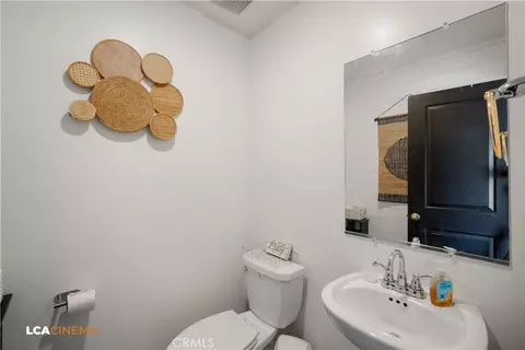 Bath - 1807 Keepsake Ct, Bakersfield, CA 93307 photo 5 of 5