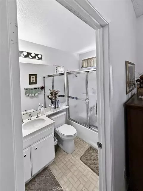 Bath - 1475 Almond, Perris, CA 92571 photo 1 of 1