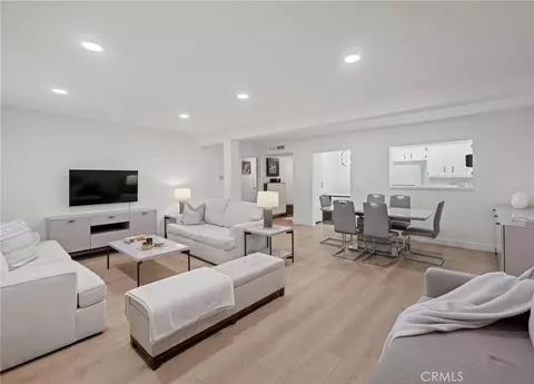 4700 Natick #204, Sherman Oaks, CA 91403