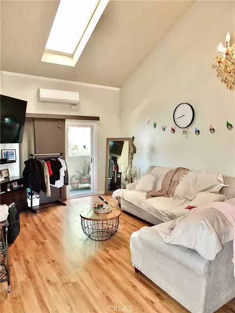 Living - 1123 Junipero Ave #7, Long Beach, CA 90804 photo 1 of 3