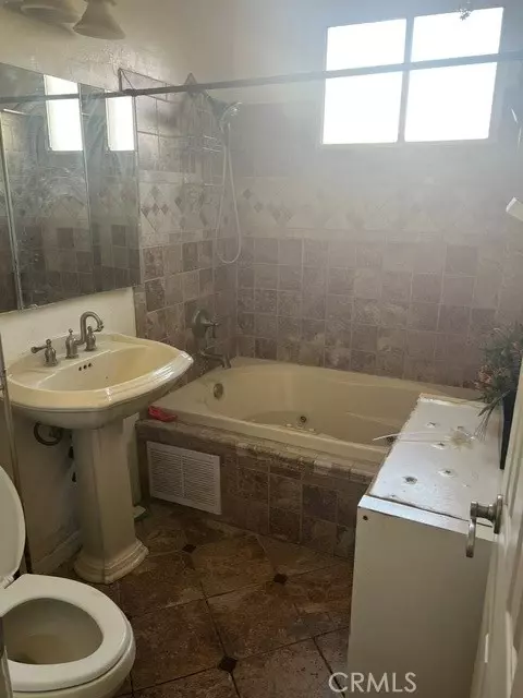 Bath - 428 W School St W, Compton, CA 90220 photo 1 of 1