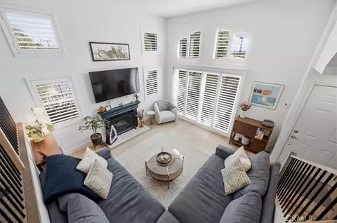 Living - 1373 E Grand Ave #E, El Segundo, CA 90245 photo 3 of 3