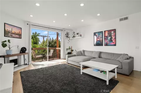 2263 Fox Hills Dr #203, Los Angeles, CA 90064
