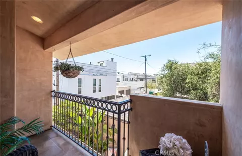 Exterior - 132 Park, Long Beach, CA 90803 photo 6 of 10