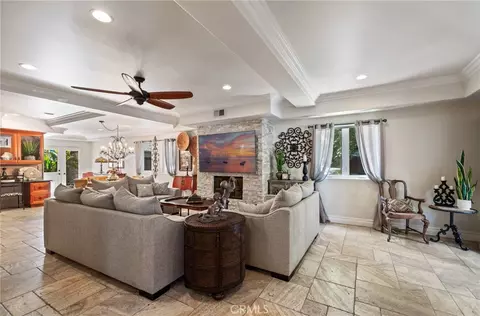 Living - 132 Park, Long Beach, CA 90803 photo 1 of 3