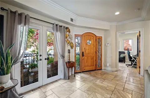 Entry Way - 132 Park, Long Beach, CA 90803 photo 3 of 8