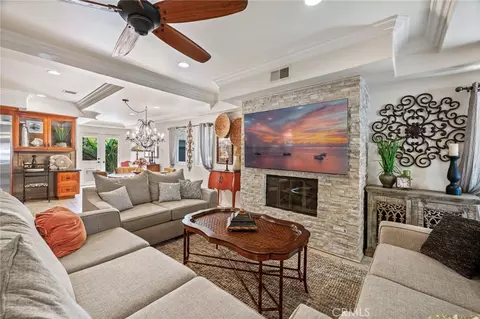 Living - 132 Park, Long Beach, CA 90803 photo 2 of 3