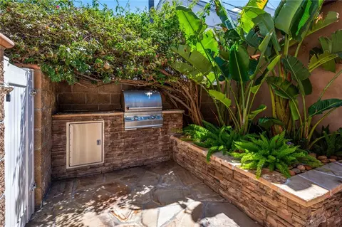 Exterior - 132 Park, Long Beach, CA 90803 photo 8 of 10
