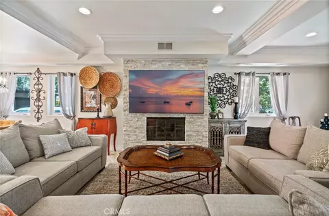 Living - 132 Park, Long Beach, CA 90803 photo 3 of 3