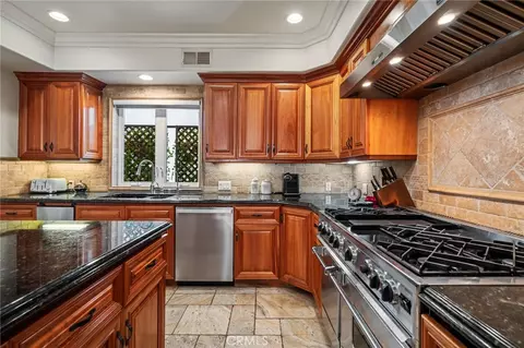 Kitchen - 132 Park, Long Beach, CA 90803 photo 3 of 6
