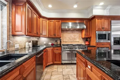 Kitchen - 132 Park, Long Beach, CA 90803 photo 4 of 6