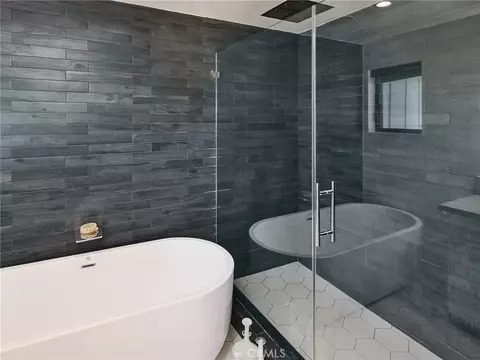 Bath - 1005 E Walnut, El Segundo, CA 90245 photo 2 of 6