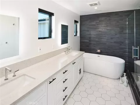 Bath - 1005 E Walnut, El Segundo, CA 90245 photo 1 of 6
