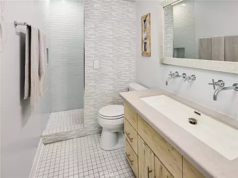 Bath - 1005 E Walnut, El Segundo, CA 90245 photo 6 of 6