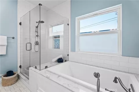 Bath - 526 E Maple, El Segundo, CA 90245 photo 5 of 5
