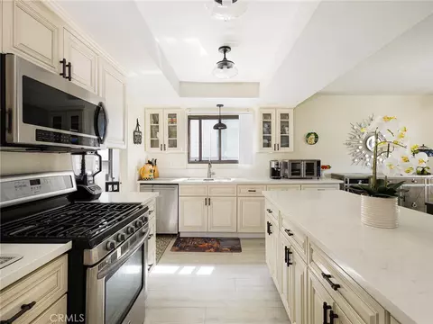 Kitchen - 212 E Imperial Ave #E, El Segundo, CA 90245 photo 1 of 3