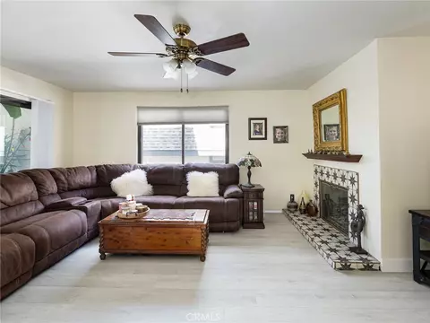 Living - 212 E Imperial Ave #E, El Segundo, CA 90245 photo 2 of 5