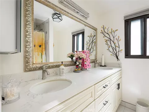 Bath - 212 E Imperial Ave #E, El Segundo, CA 90245 photo 1 of 3